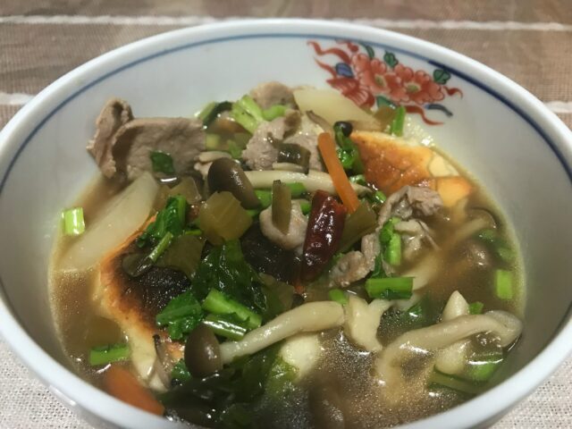 焼きもちと豚肉の高菜スープ